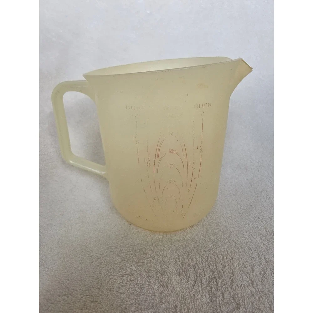 Vintage Tupperware 2 Cup Measuring Pitcher Cream Plastic 16 oz Model 134-5 USA